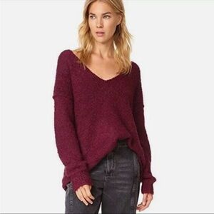 Free People Lofty V-Neck Boucle Sweater in Wine. Size XS